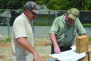 Robert Woods (left), missions builder strategist for Louisiana Baptists, looks over plans with Dan Roberts from First Baptist Church in Dry Prong. Photo by Brian Blackwell
